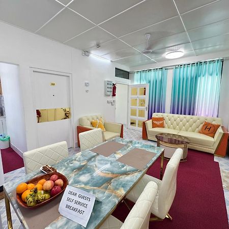 Ontrack Travel Transit Hotel Malé Eksteriør billede
