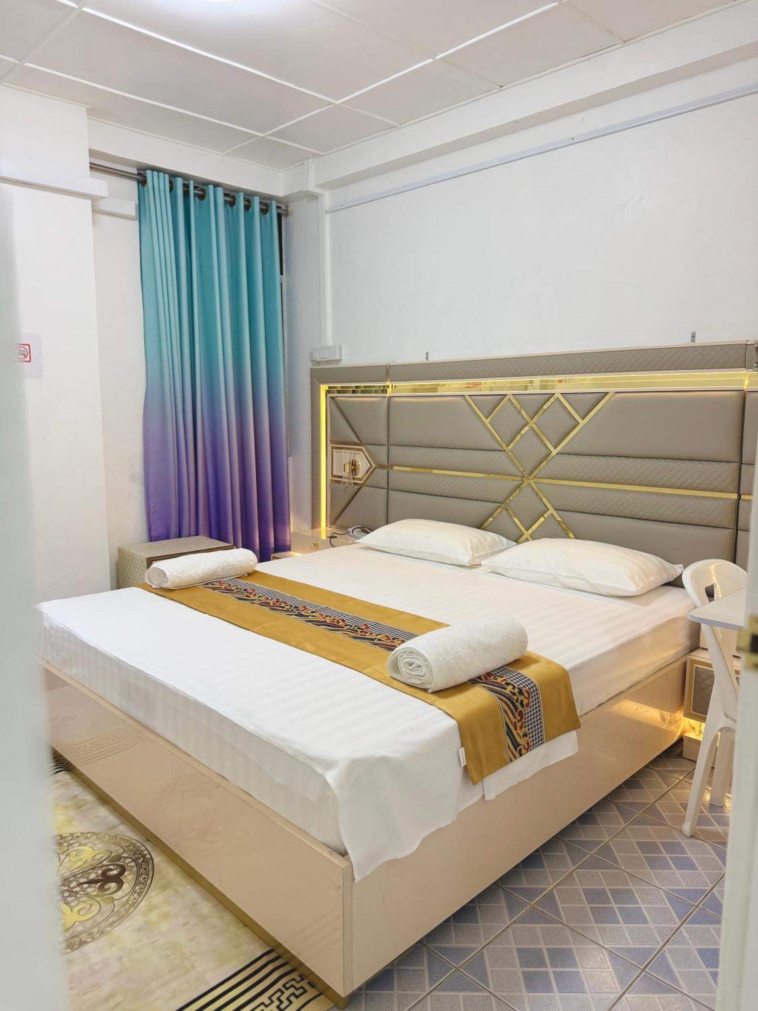 Ontrack Travel Transit Hotel Malé Eksteriør billede