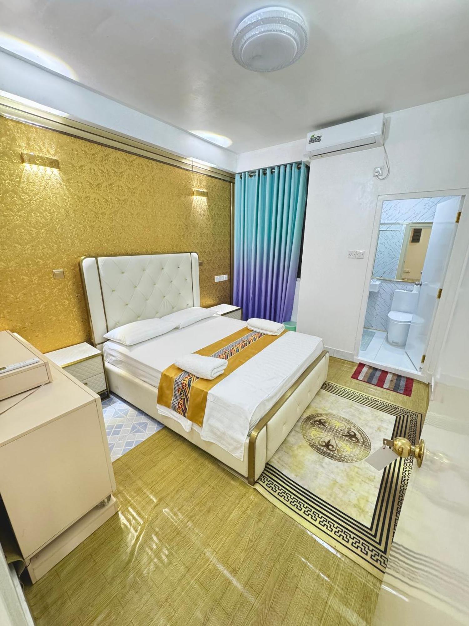 Ontrack Travel Transit Hotel Malé Eksteriør billede