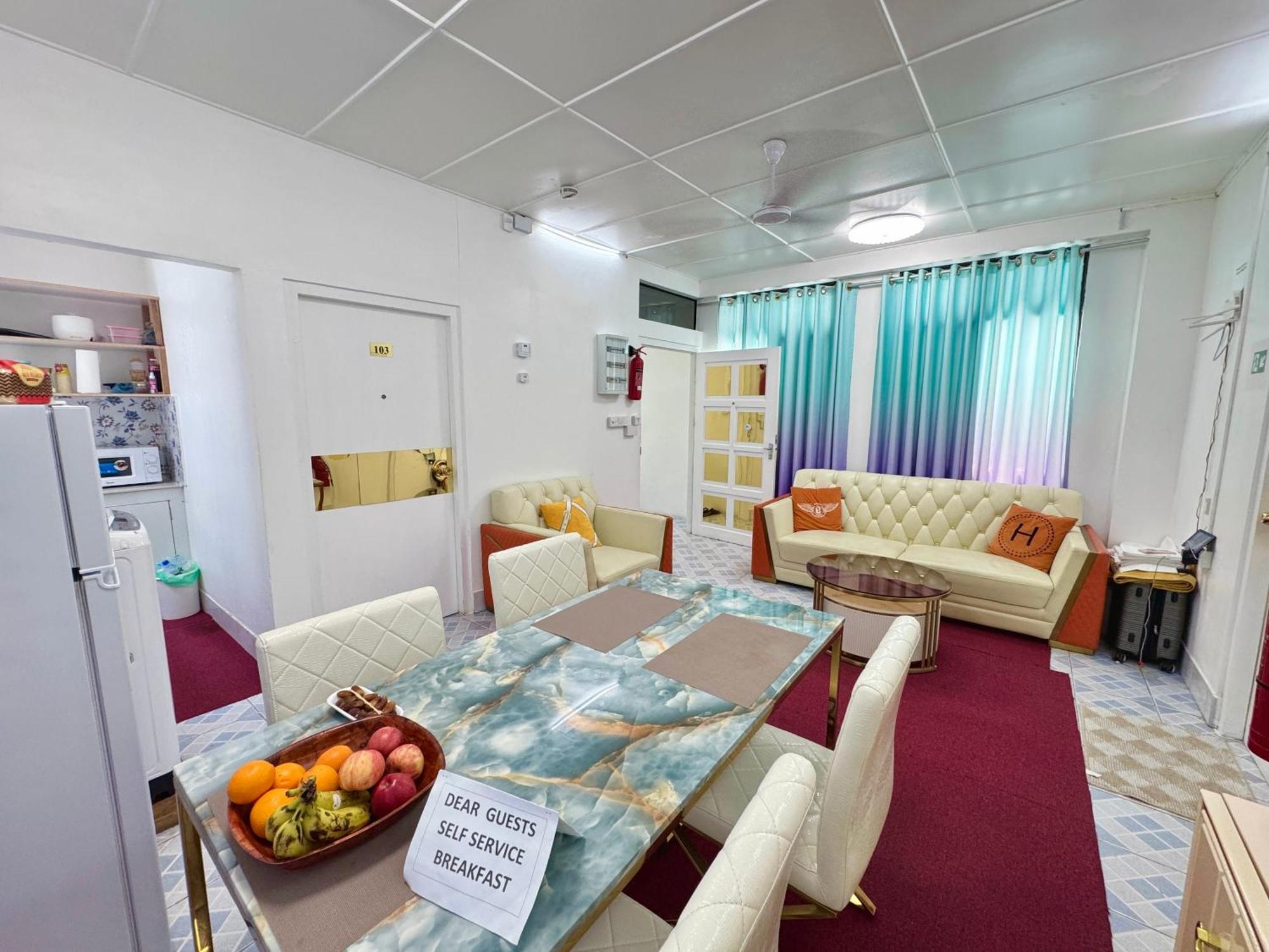 Ontrack Travel Transit Hotel Malé Eksteriør billede